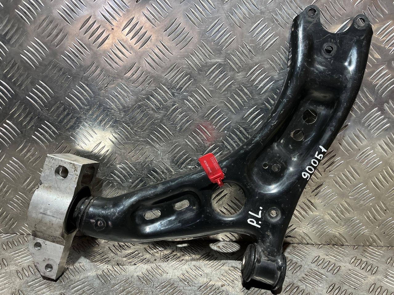 рычаг передний левый Volkswagen Passat B7 2011, 2.0 л., CCZB, бензин, АКПП, универсал, 1K0407165C - фото №1