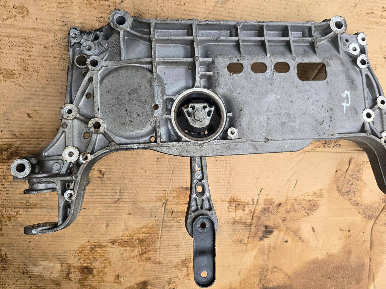 балка подвески передняя (подрамник) Volkswagen Passat B7 2011, 1.8 л., CDAA, бензин, АКПП, синий, седан, передний привод, правый руль, 3C0199369H - фото №1