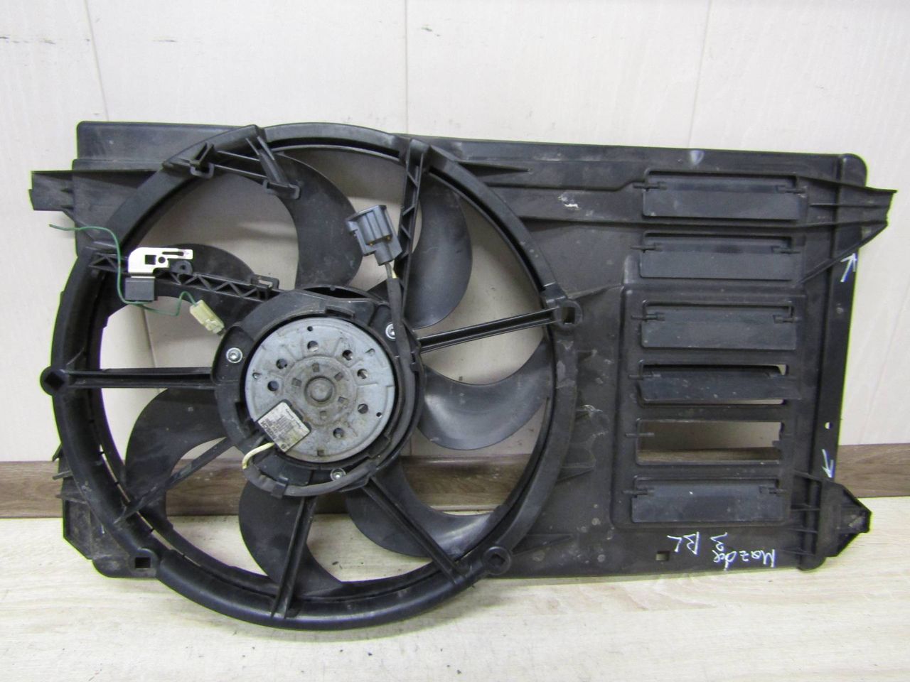 вентилятор радиатора Mazda 3 BL BK (2008 - 2011), 2.2 л., R2AA, дизель, R2AH15025G, R2AH15025A, R2AH15025B, R2AH15025C