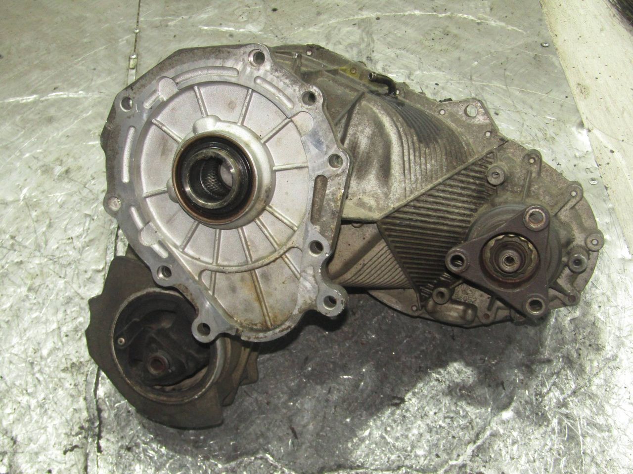 раздаточная коробка Land Rover Range Rover 3 поколение L322 (2002 - 2005), 4.4 л., i, M62 B44, бензин, IAB000033, IAB000031, IAB000033E, NV225 - фото №1