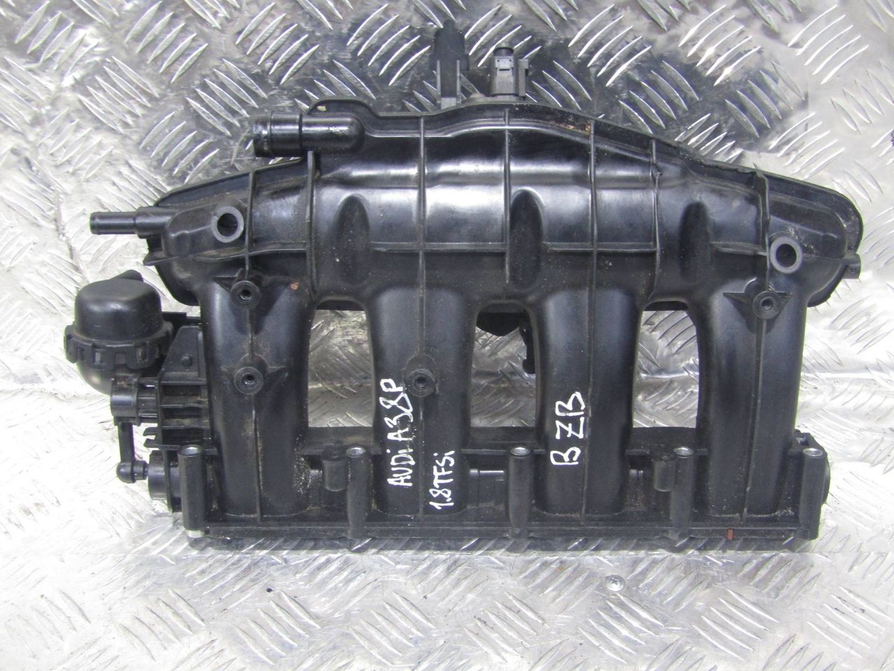 коллектор впускной Volkswagen Passat B6 (2005 - 2010), 1.8 л., BZB, бензин, 06J198211D