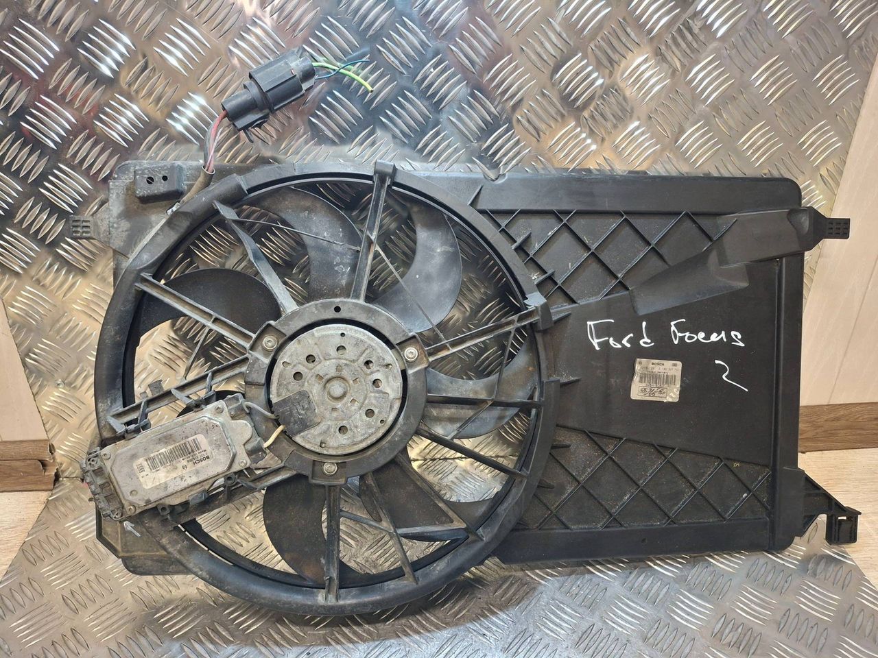 вентилятор радиатора Ford Focus 2 поколение (2004 - 2008), 2.0 л., 1137328148, 1530980, 1362061, 1234543, 31261986, 31261989 - фото №1