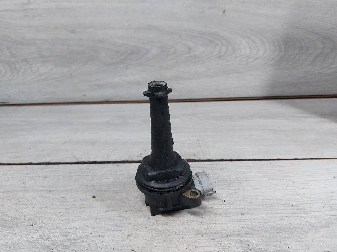 катушка зажигания Ford Kuga 1 поколение (2008 - 2013), 2.5 л., HYDC, бензин, 30713417, 1371601, 8677837, 0221604010