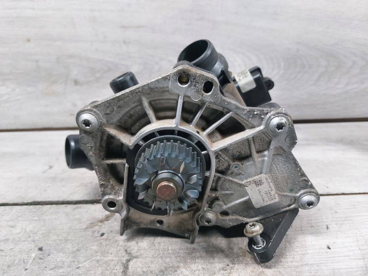 помпа Audi A4 B9 (2015 - 2020), 2.0 л., TFSI, CVKB, бензин, 06L121111H, 06L121111M, 06L121111J, 06L121111L, 06L121111K - фото №1
