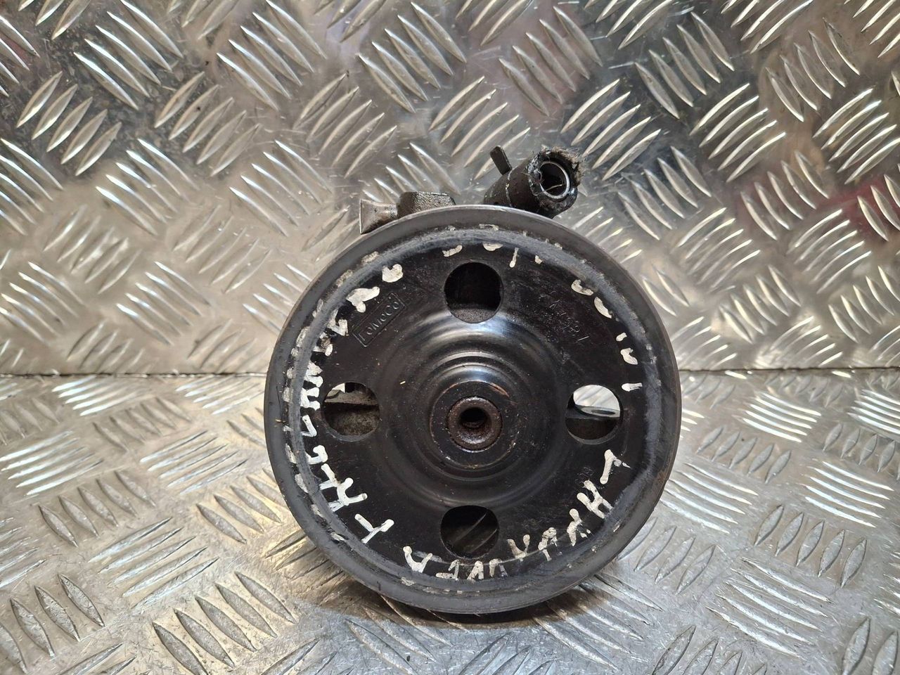 насос гидроусилителя руля Land Rover Freelander 2 поколение L359 (2006 - 2010), 2.2 л., 224DT, дизель, 6G913A696EF, LR006462, LR001106, LR005658, LR007500, 1693903, 6G913A696EE, 9G913A696EA - фото №1