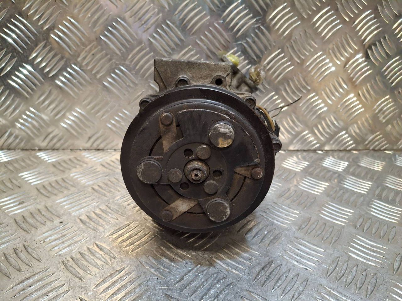 компрессор кондиционера Opel Vectra C (2002 - 2005), 1.8 л., бензин, 13217307, 93197129, 1854155, SD7V16 - фото №1