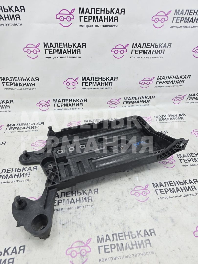 полка аккумулятора Volkswagen Passat B8 2015, 1.8 л., CJSA, бензин, робот, 2t/c9x чёрный перламутр, седан, правый руль, 5Q0915321H, 5Q0915321J - фото №1