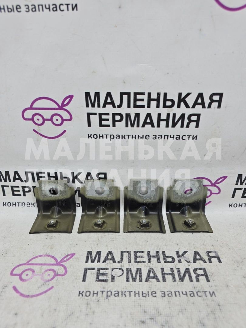 крепление ( кронштейн ) крыла Volkswagen Passat B8 2015, 1.8 л., CJSA, бензин, робот, 2t/c9x чёрный перламутр, седан, правый руль, 3G0809471 - фото №1