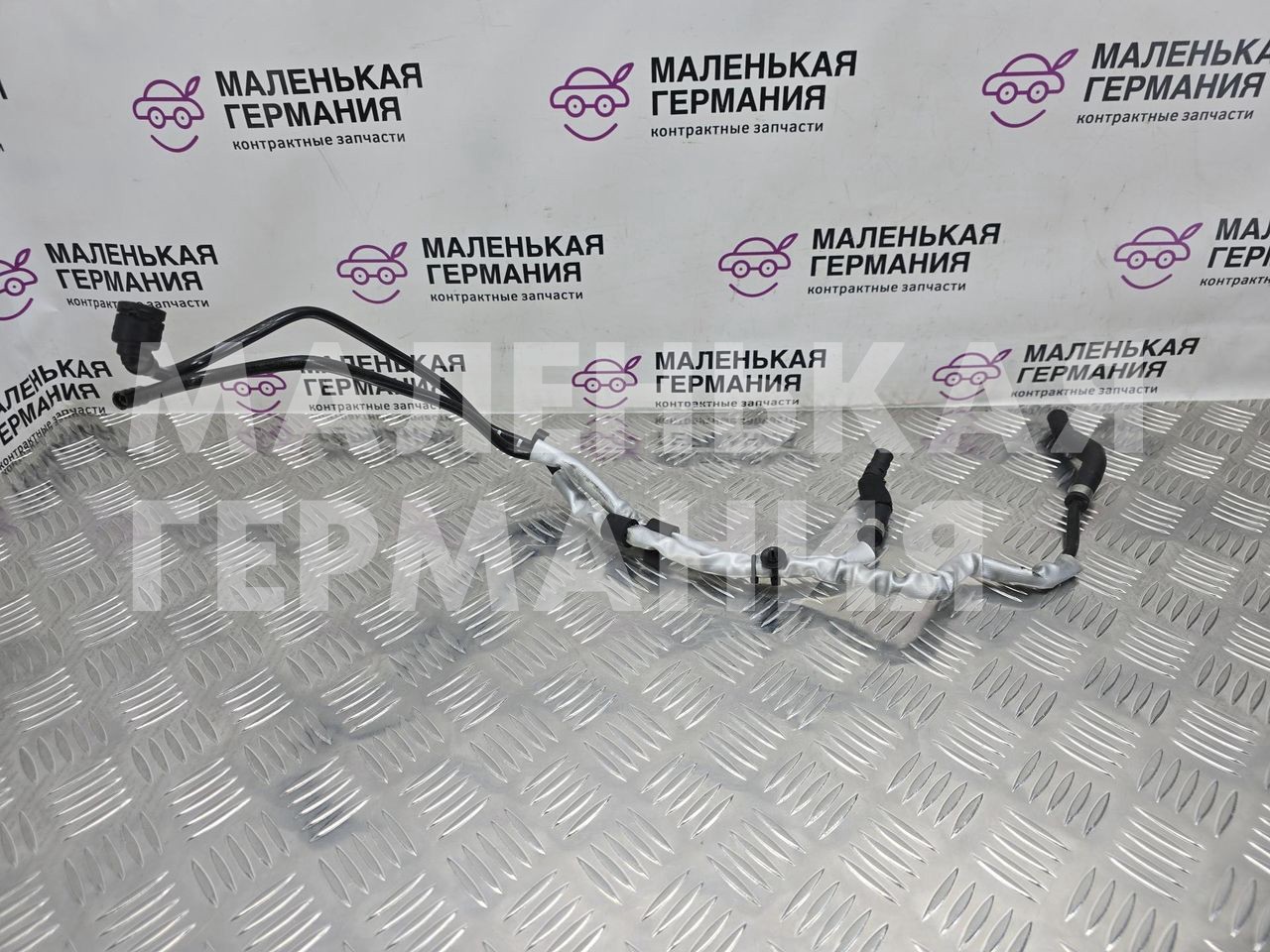 трубка охлаждающей жидкости Mercedes-Benz E-Класс W213/S213/C238/A238 2018, 2.0 л., M 274.920, бензин, АКПП, 149 polar white или polarweiss, седан, задний привод, правый руль, A2135010801 - фото №1