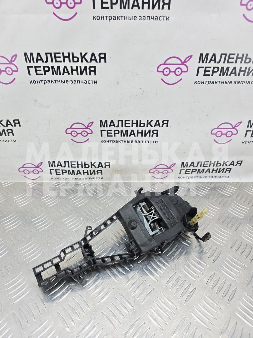 скелет ручки двери передней правой BMW 1 серия F20/F21 F20 2013, 3.0 л., N55 B30 A, бензин, АКПП, 300, u300 — alpinweiss iii, хетчбэк 5 дв., задний привод, правый руль, 51227242588, 7242588, 51217297750, 7297750 - фото №1
