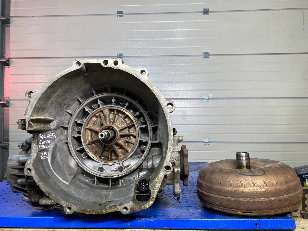 КПП автоматическая (АКПП) Volkswagen Phaeton 1 поколение (2002 - 2008), 6.0 л., BAN, бензин, АКПП, ZF, 5HP24, FGE, 29900417344, FGE - фото №1