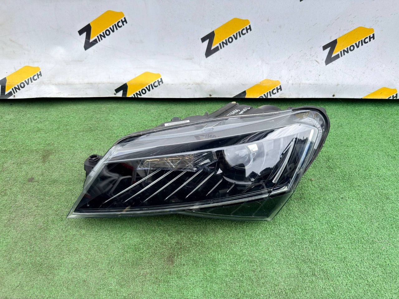 фара левая Skoda Superb 3 поколение (2015 - 2019), 3V1941015A, 1ZS01193921 - фото №1