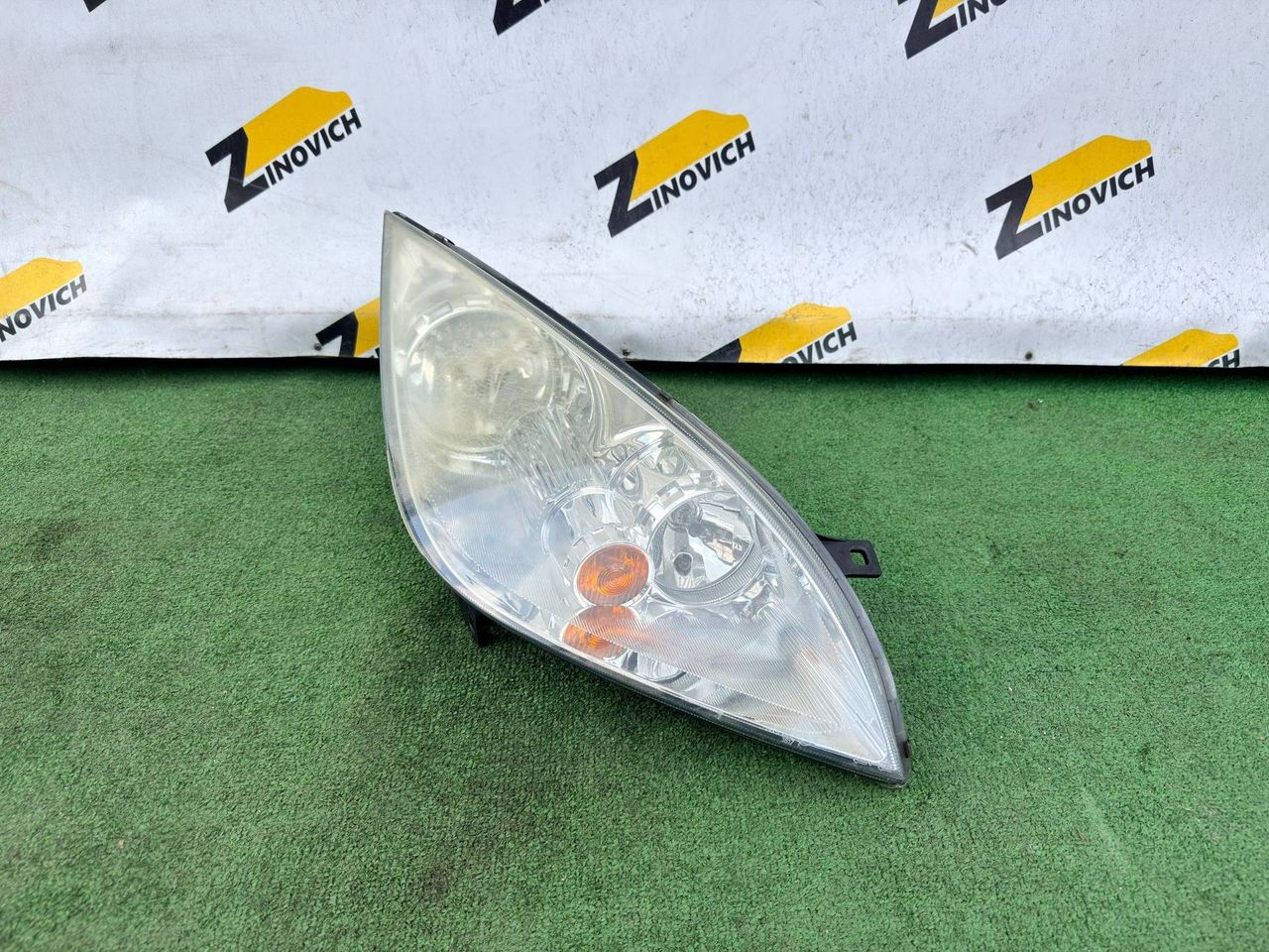 фара правая Mitsubishi Colt 6 поколение (Z20/Z30) 2004, MR957354, 0301208202 - фото №1