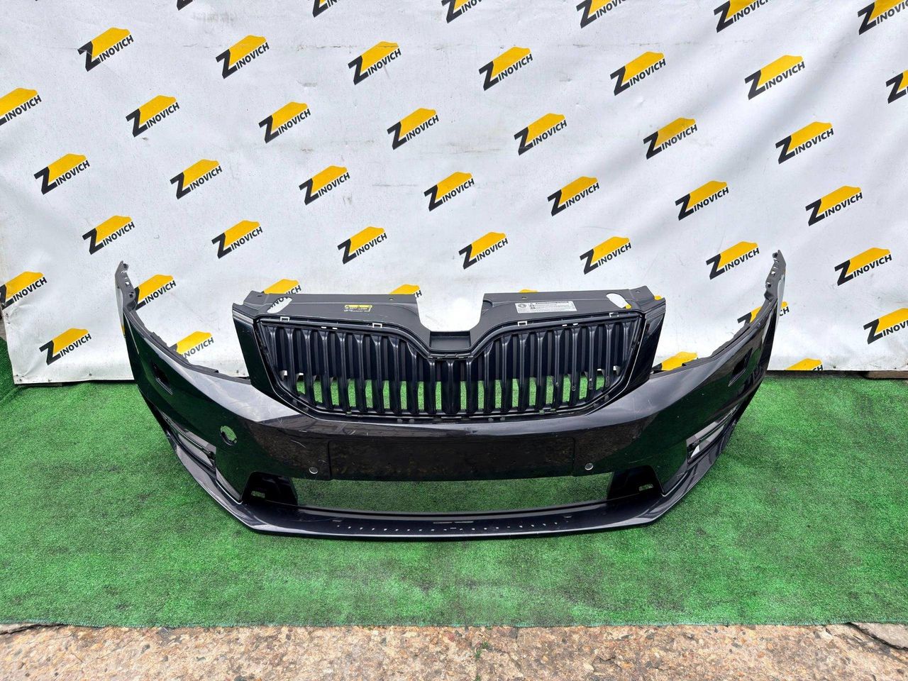 бампер передний Skoda Octavia RS 3 поколение (2013 - 2017), 5E0807056A, 5E0807221F, 5E0807055A, 5E0853653 - фото №1