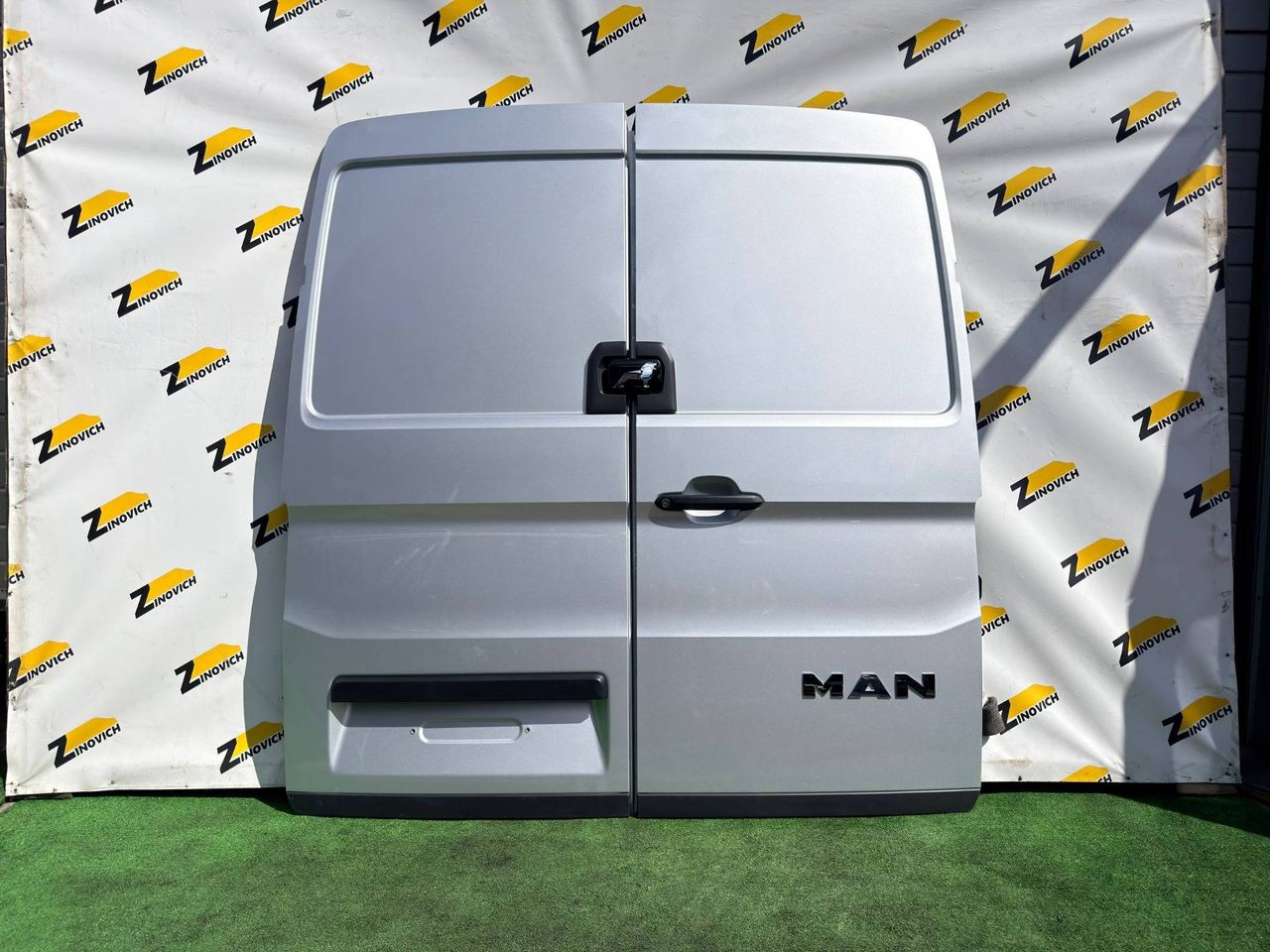 Дверь задняя распашная (комплект) Volkswagen Crafter 2 поколение (2016 - 2026), 7C3827091BK, 7C3827092BD - фото №1