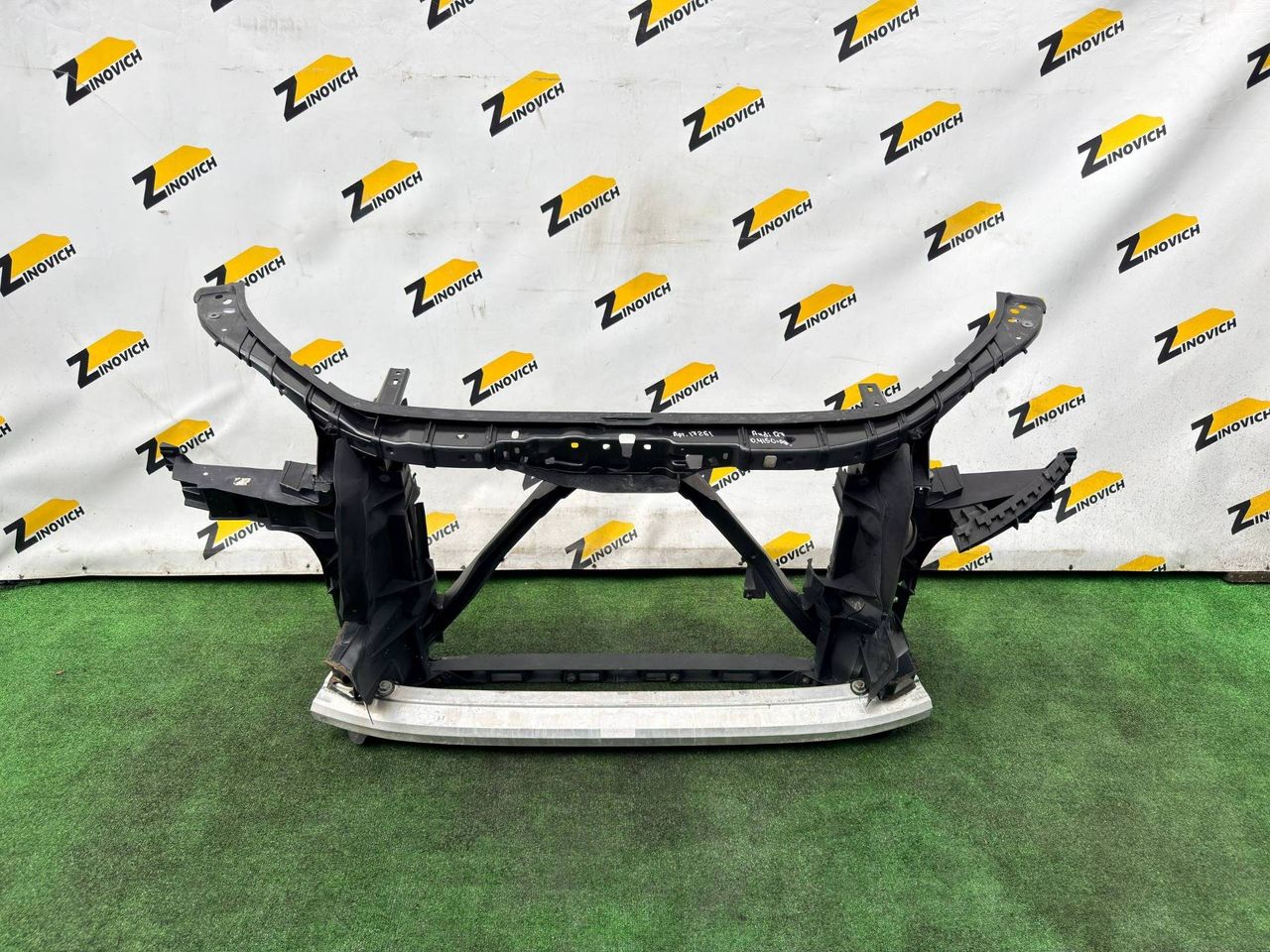 передняя панель крепления облицовки (телевизор) Audi Q7 4L (2005 - 2009), 4L0807134C, 4L0807333A, 4L0807133A, 4L0121283H, 4L0121284H - фото №1