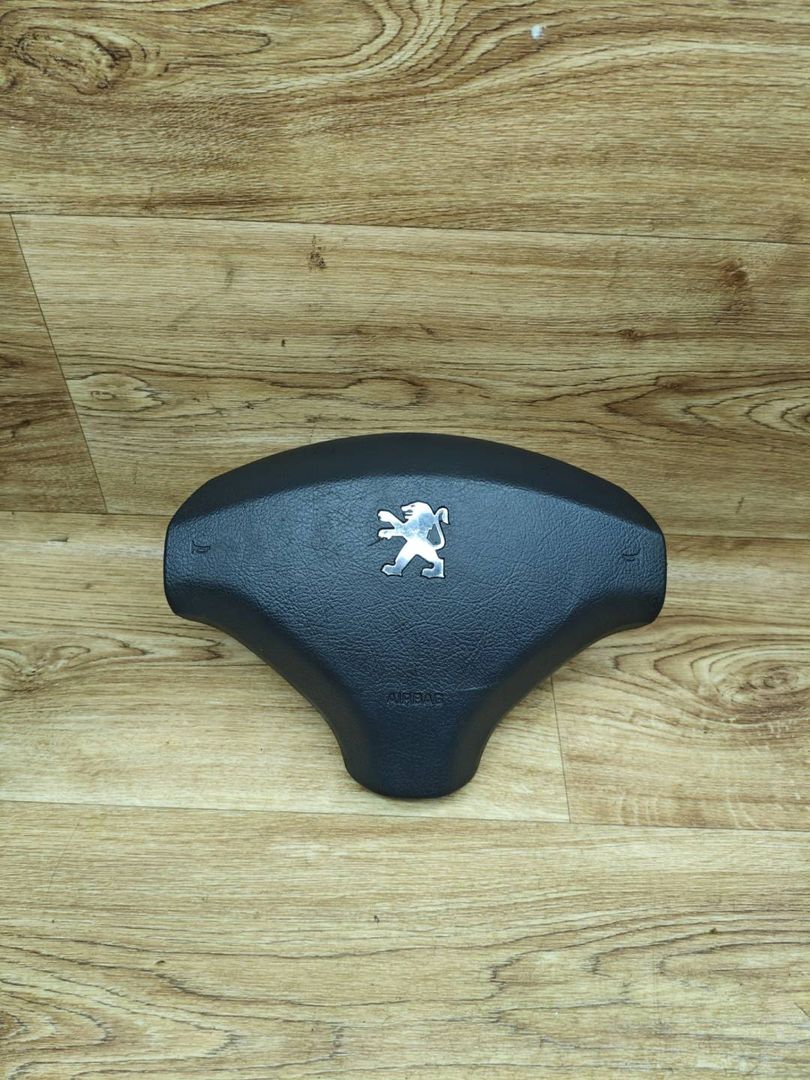 подушка безопасности водителя Peugeot 3008 1 поколение 2011, 1.6 л., дизель, МКПП, внедорожник 5 дв., 96845302ZE - фото №1