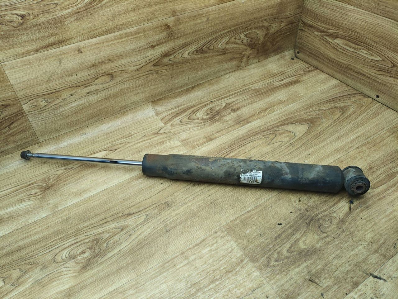 амортизатор задний Peugeot 3008 1 поколение 2011, 1.6 л., дизель, МКПП, внедорожник 5 дв. - фото №1