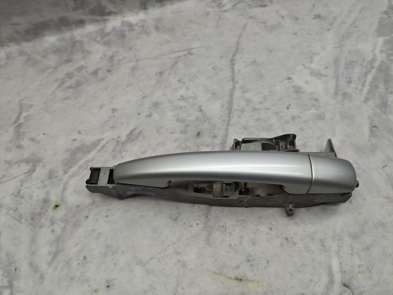 ручка наружная задняя левая Peugeot 5008 1 поколение 2010, 1.6 л., Ti, EP6, бензин, МКПП, минивэн - фото №1
