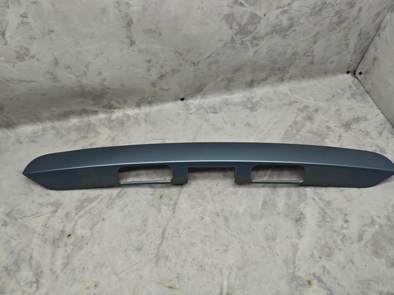 накладка двери (крышки) багажника Peugeot 5008 1 поколение (2009 - 2013), 2.0 л., дизель, МКПП, минивэн - фото №1