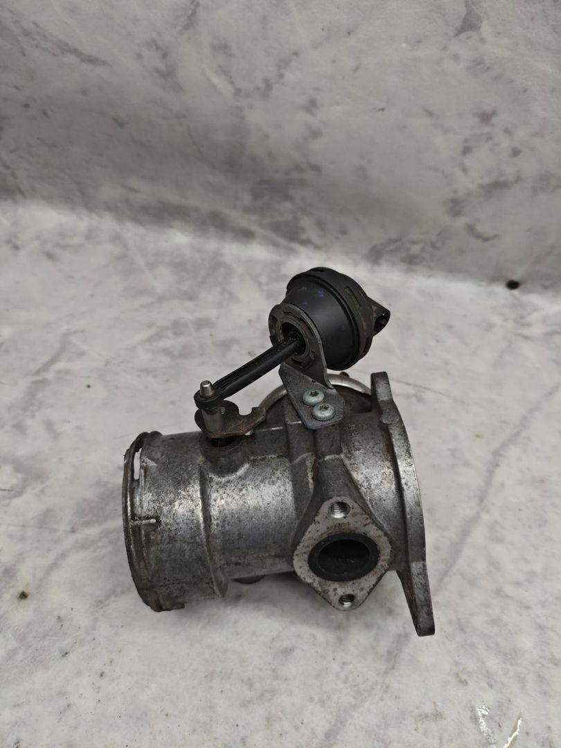 клапан EGR Volkswagen Multivan T5 (2003 - 2009), 2.5 л., AXE, дизель, МКПП, микроавтобус, полный привод, 070128073, 070128070B - фото №1