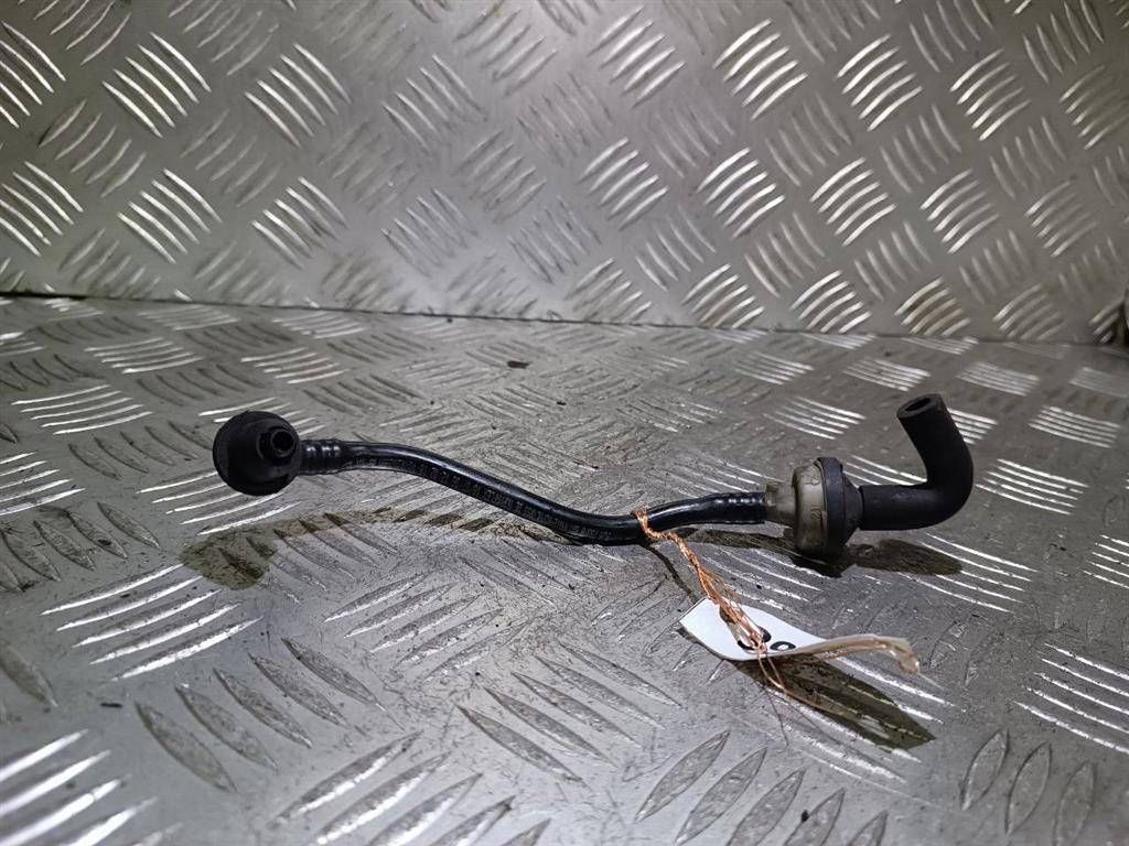 трубка вакуумная Volkswagen Passat B6 2007, 2.0 л., FSI, бензин, 06F131055 - фото №1