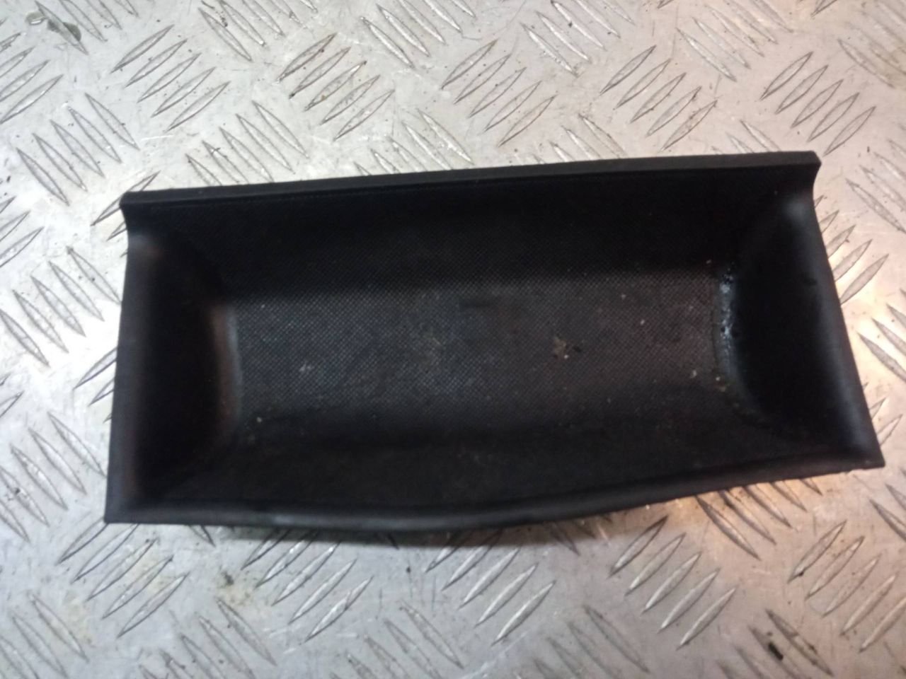 пепельница Audi Q7 4L 2006, 3.0 л., TDi, BUG, дизель, АКПП, бежево-серый, внедорожник 5 дв., полный привод, правый руль, 4L0863301 - фото №1