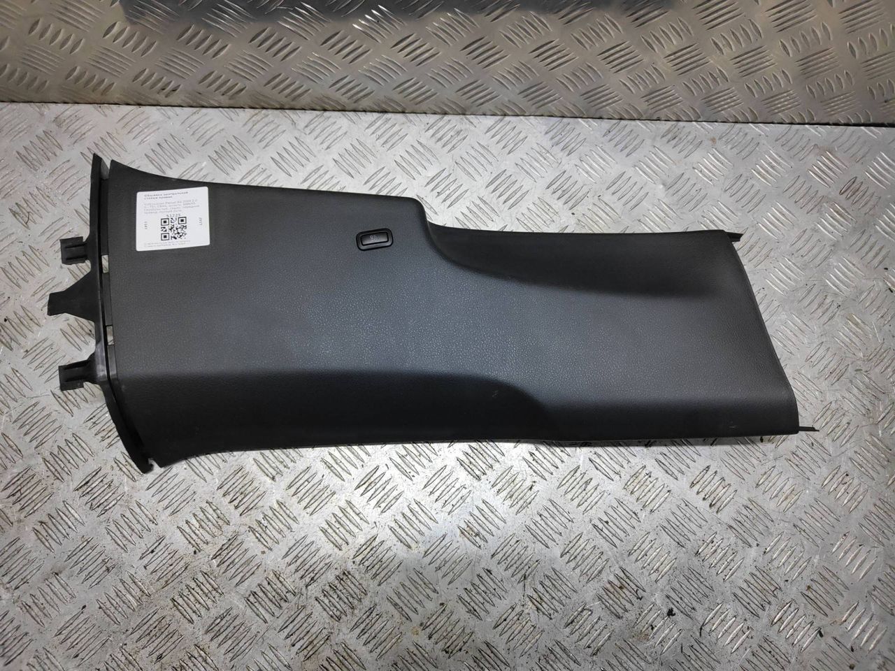 обшивка стойки центральной правой Volkswagen Passat B6 2009, 2.0 л., TDi, CBAA, дизель, 6МКПП, серебристый, седан, передний привод, правый руль, 3C0867292 - фото №1