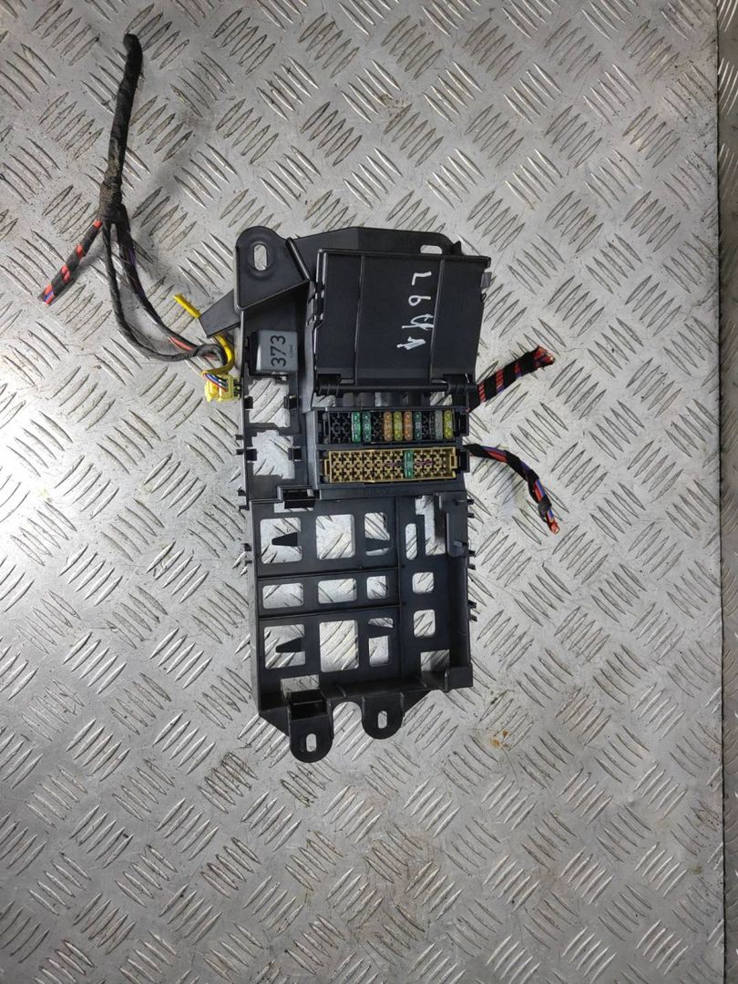 блок предохранителей Audi A6 4F/C6 2006, 2.4 л., i, BDW, бензин, вариатор, чёрный, седан, передний привод, правый руль, 4F0971845 - фото №1