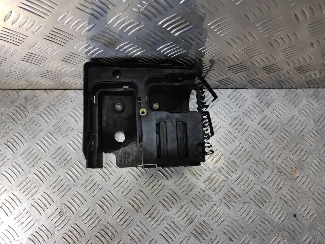 кронштейн (крепление) Volkswagen Passat B6 2009, 2.0 л., TDi, CBAA, дизель, 6МКПП, серебристый, седан, передний привод, правый руль, 1K0907361 - фото №1