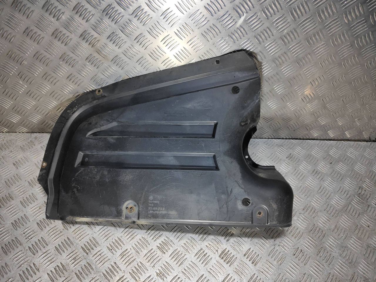 защита днища Volkswagen Passat B6 2009, 2.0 л., TDi, CBAA, дизель, 6МКПП, серебристый, седан, передний привод, правый руль, 3C0825216B - фото №1