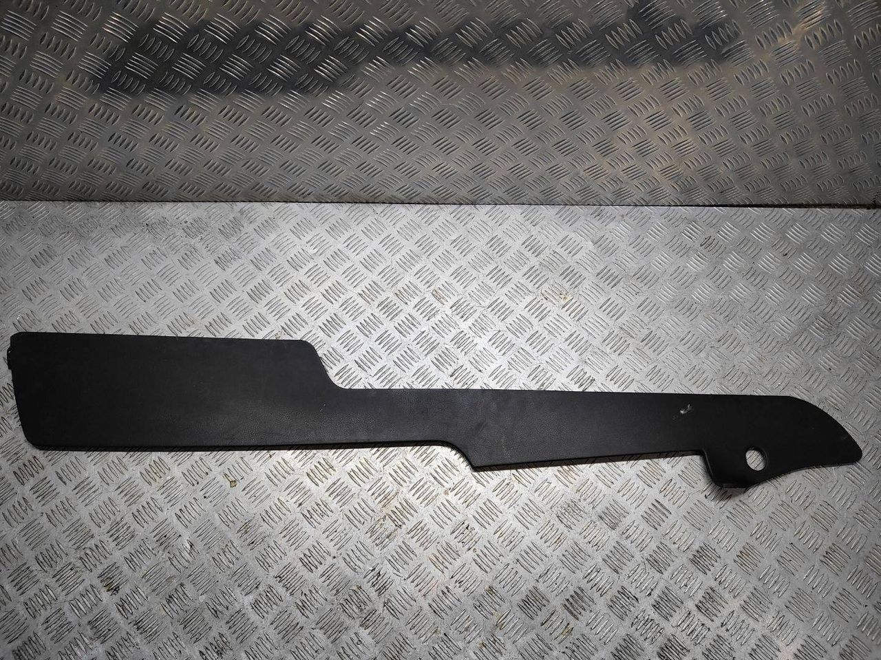 Декоративная накладка центральной консоли Audi A6 4F/C6 2006, 2.4 л., i, BDW, бензин, вариатор, чёрный, седан, передний привод, правый руль, 4F2863305 - фото №1