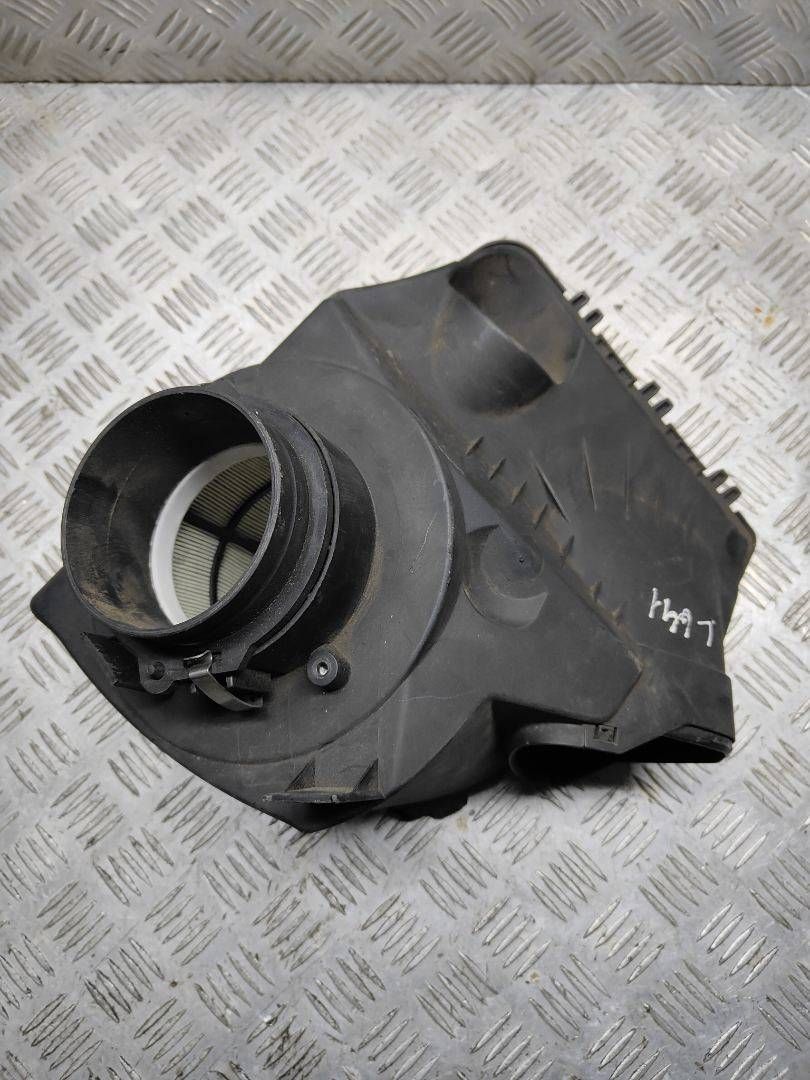 корпус воздушного фильтра Audi A6 4F/C6 2006, 2.4 л., i, BDW, бензин, вариатор, чёрный, седан, передний привод, правый руль - фото №1