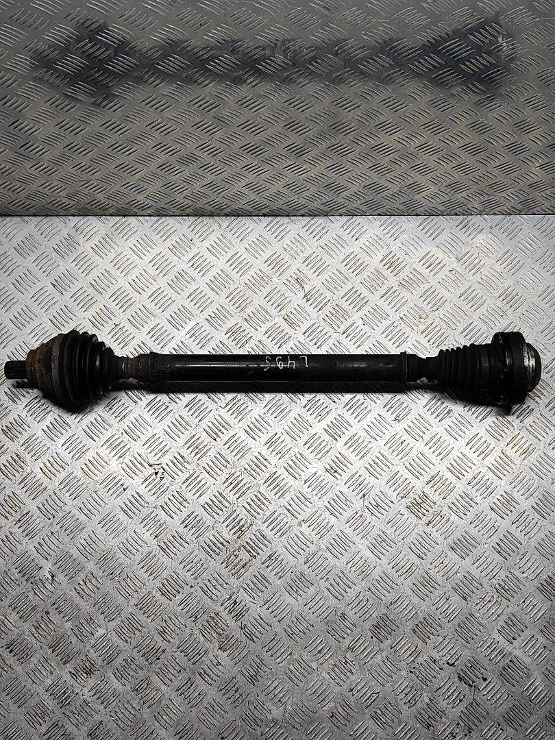 полуось передняя правая (приводной вал, ШРУС) Volkswagen Passat B6 2007, 2.0 л., TDi, BMR, дизель, 6МКПП, чёрный, седан, передний привод, правый руль, 3C0407272AJ - фото №1