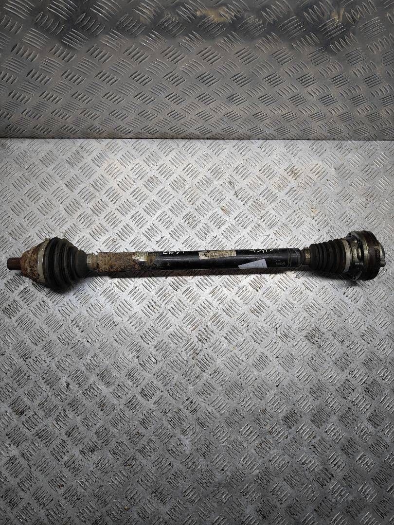 полуось передняя правая (приводной вал, ШРУС) Volkswagen Passat B6 2009, 2.0 л., TDi, CBAA, дизель, 6МКПП, серебристый, седан, передний привод, правый руль, 1K0407272EN - фото №1