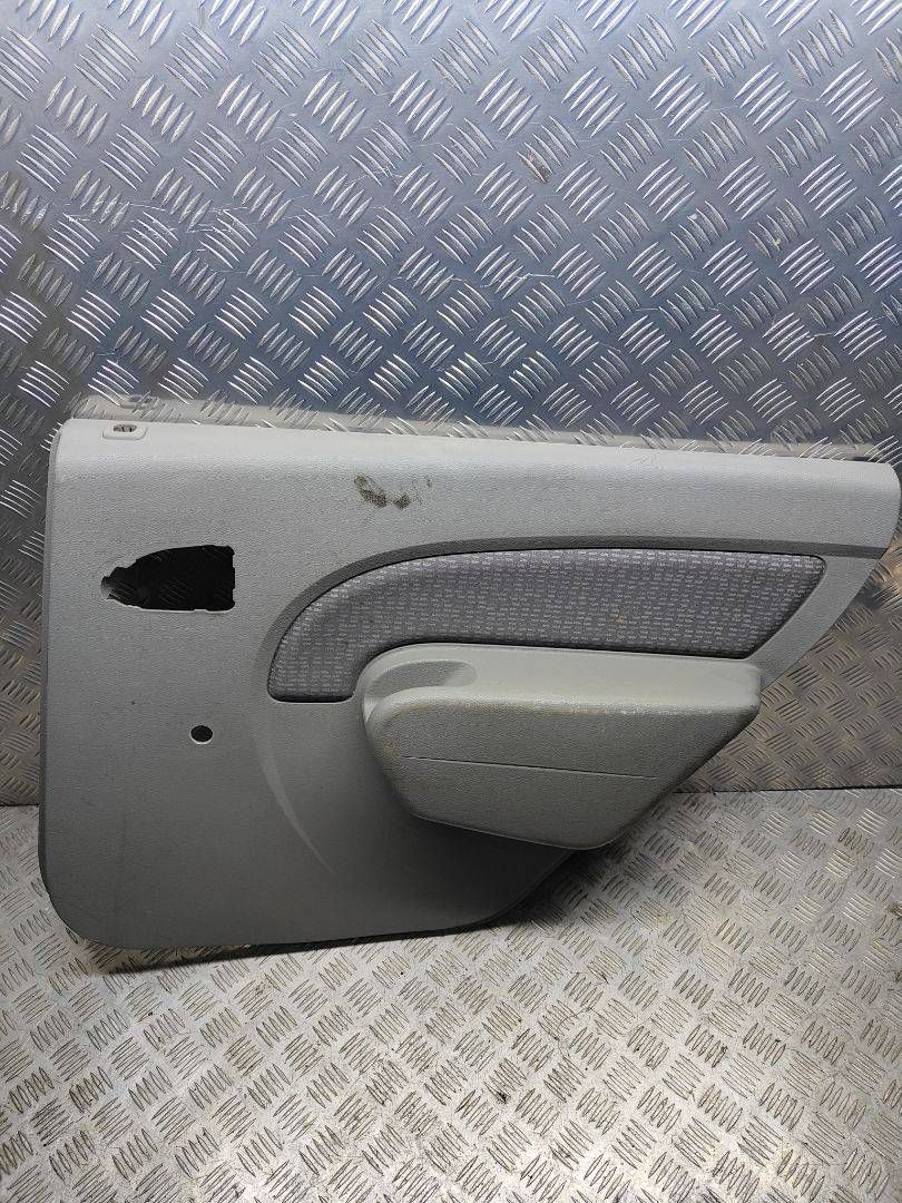 обшивка двери задняя правая Renault Logan 1 поколение 2006, седан, 8200689544, 8200689552 - фото №1