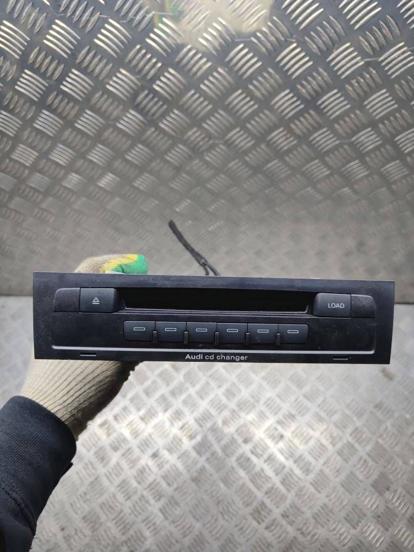 CD-чейнджер Audi Q7 4L 2006, 3.0 л., TDi, BUG, дизель, АКПП, бежево-серый, внедорожник 5 дв., полный привод, правый руль, 4L0910111 - фото №1