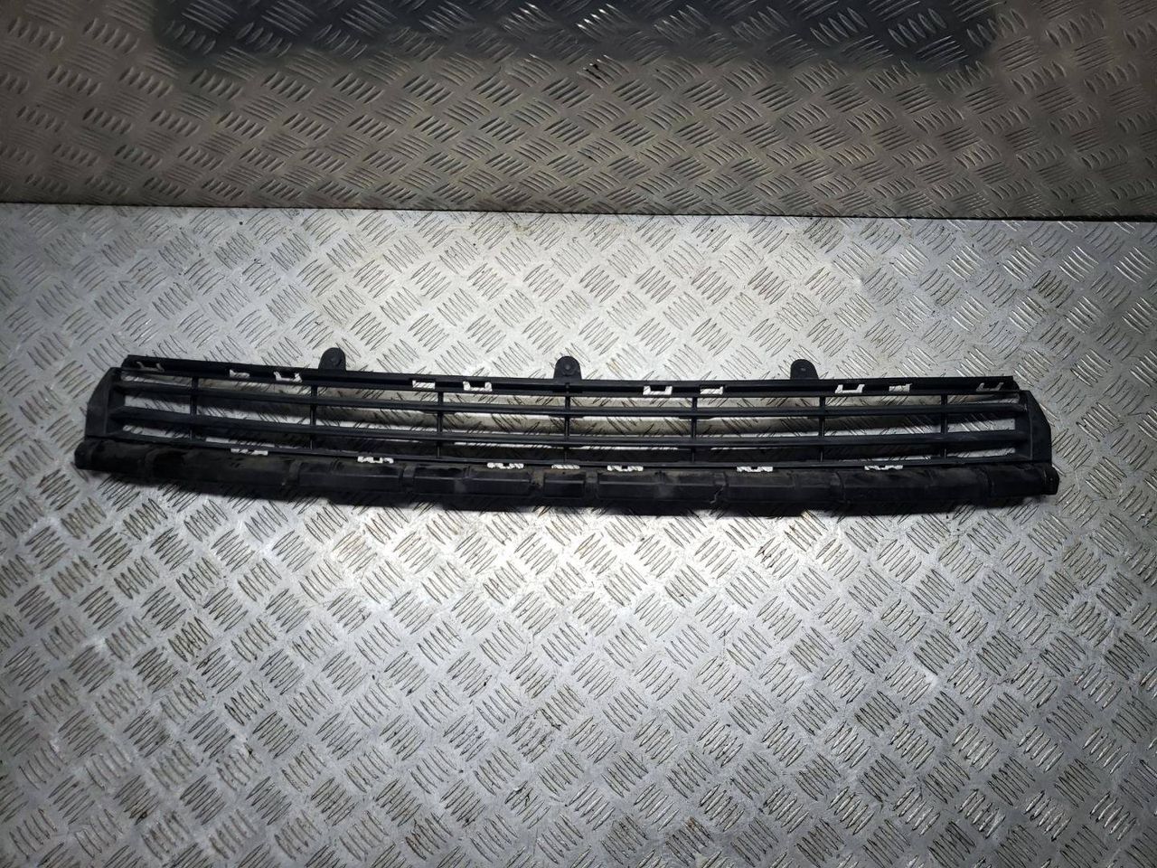 заглушка (решетка) в бампер Citroen Berlingo 2 поколение (B9) 2012, 1.6 л., HDi, 9HN (DV6ETED), дизель, МКПП, белый, фургон, передний привод, правый руль, 9682581877 - фото №1