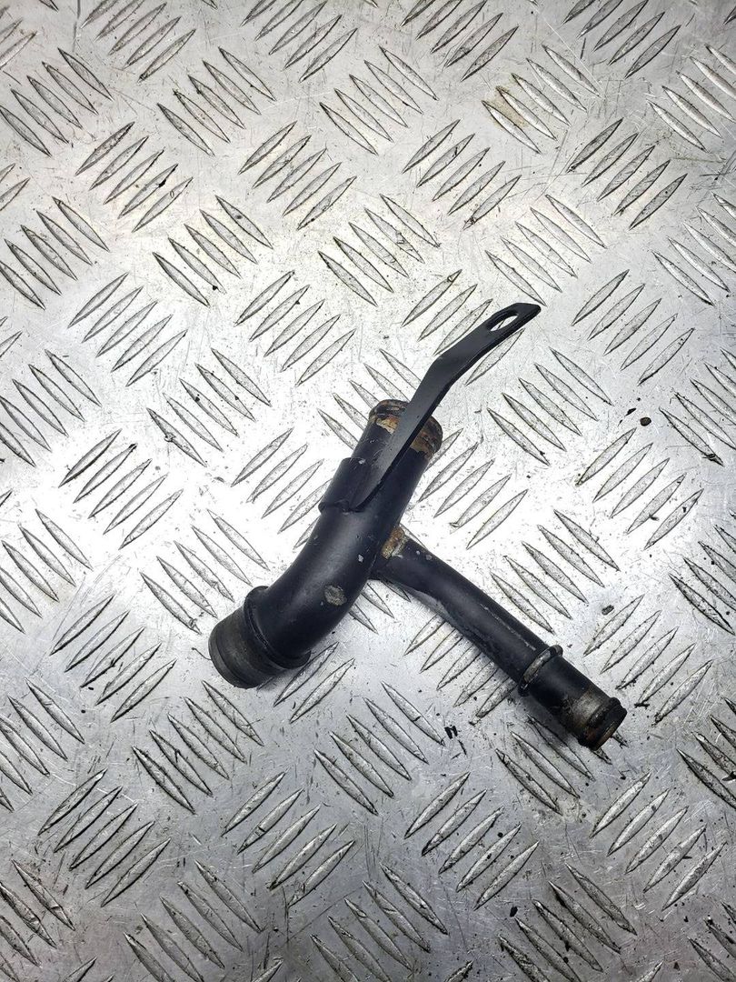 фланец (тройник) системы охлаждения Volkswagen Touareg 1 поколение 2006, 2.5 л., TDi, BAC, дизель, АКПП, полный привод, 070121065D - фото №1