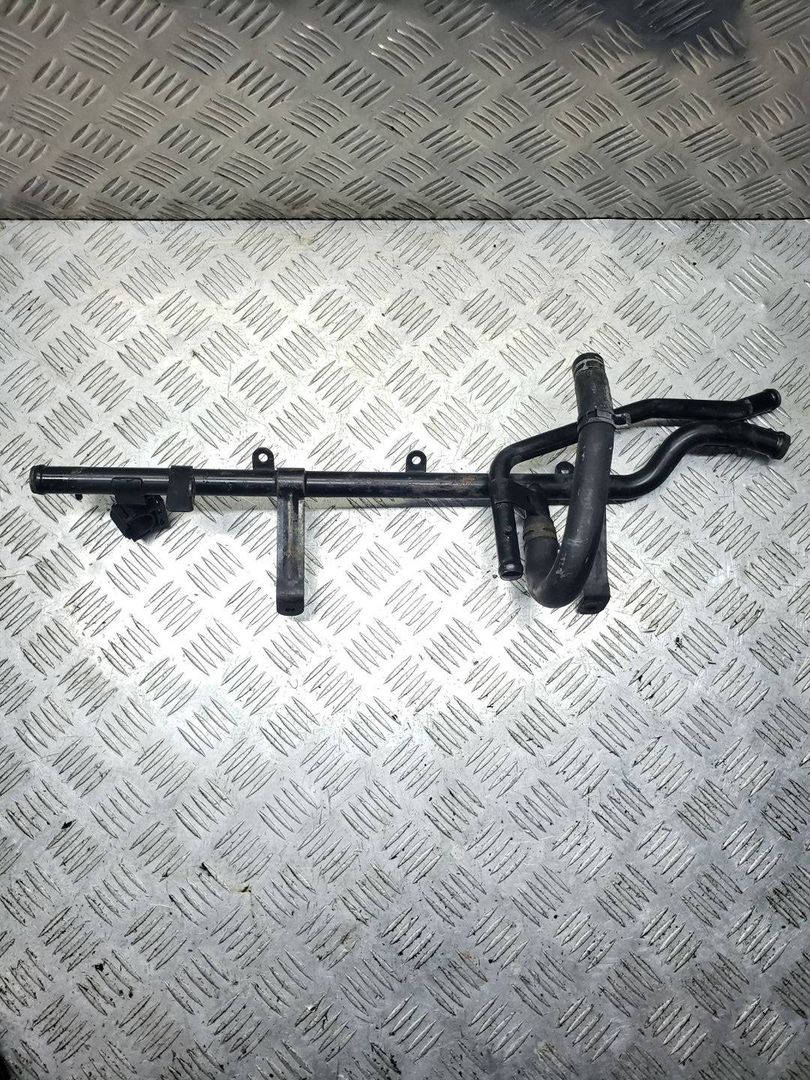 трубка охлаждающей жидкости Volkswagen Touareg 1 поколение 2006, 2.5 л., TDi, BAC, дизель, АКПП, полный привод, 7L6121065C - фото №1