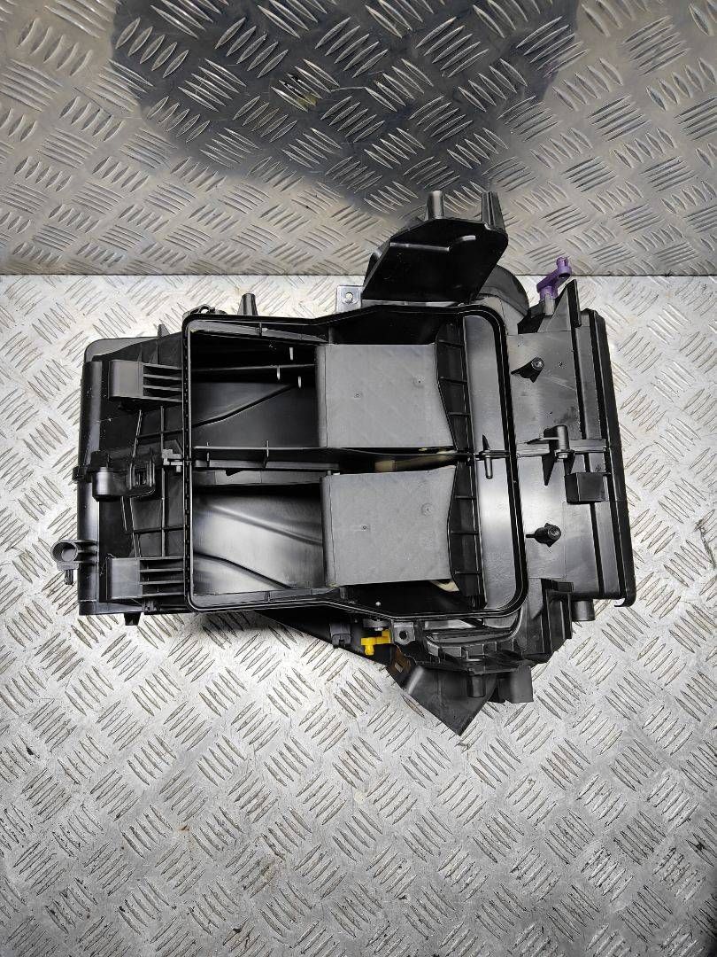 корпус отопителя (печки) Volkswagen Passat B6 2007, 2.0 л., TDi, BMR, дизель, 6МКПП, чёрный, седан, передний привод, правый руль, 3C2820003, 3C2820003DM - фото №1