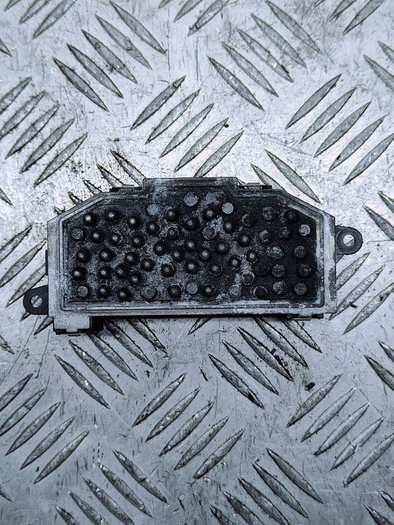 сопротивление печки Volkswagen Passat B6 2007, 2.0 л., TDi, BMR, дизель, 6МКПП, чёрный, седан, передний привод, правый руль, 3C0907521B - фото №1