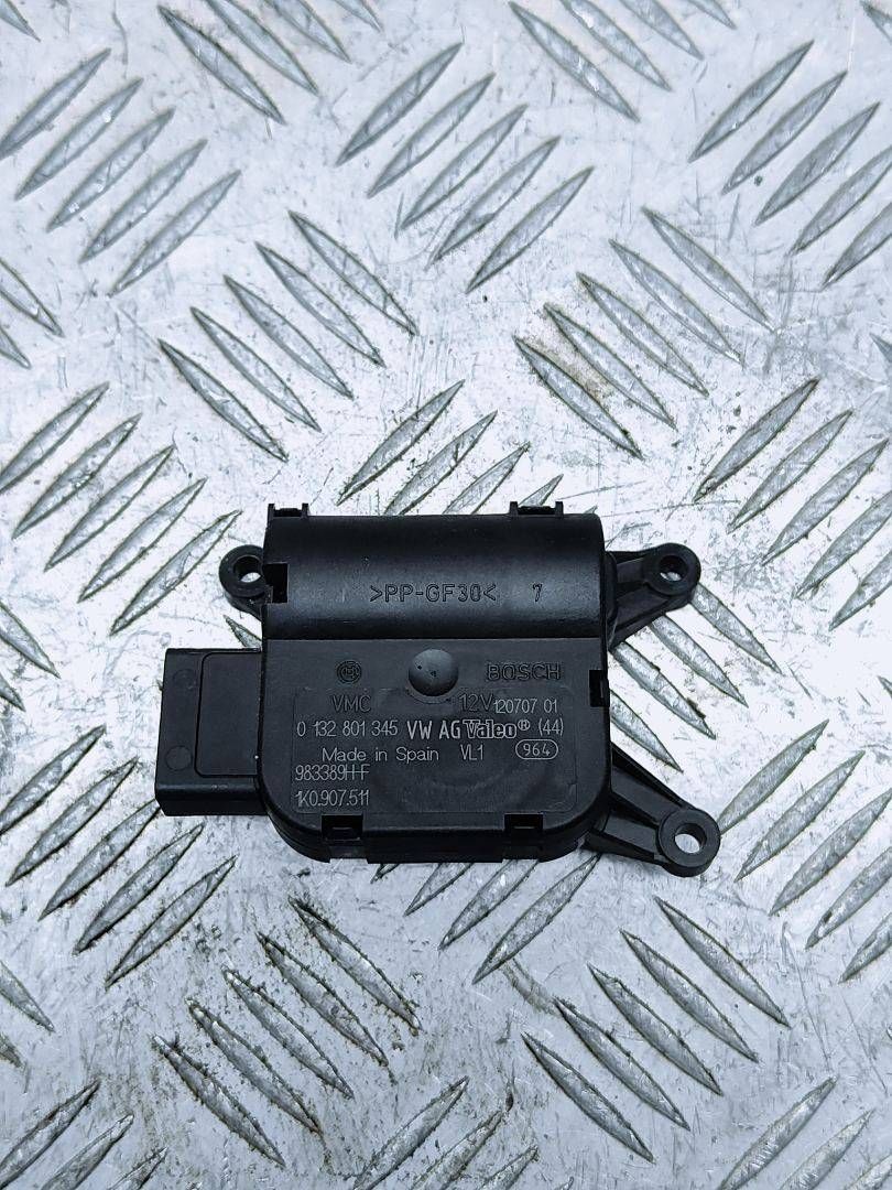 моторчик заслонки печки Volkswagen Passat B6 2007, 2.0 л., TDi, BMR, дизель, 6МКПП, чёрный, седан, передний привод, правый руль, 1K0907511 - фото №1