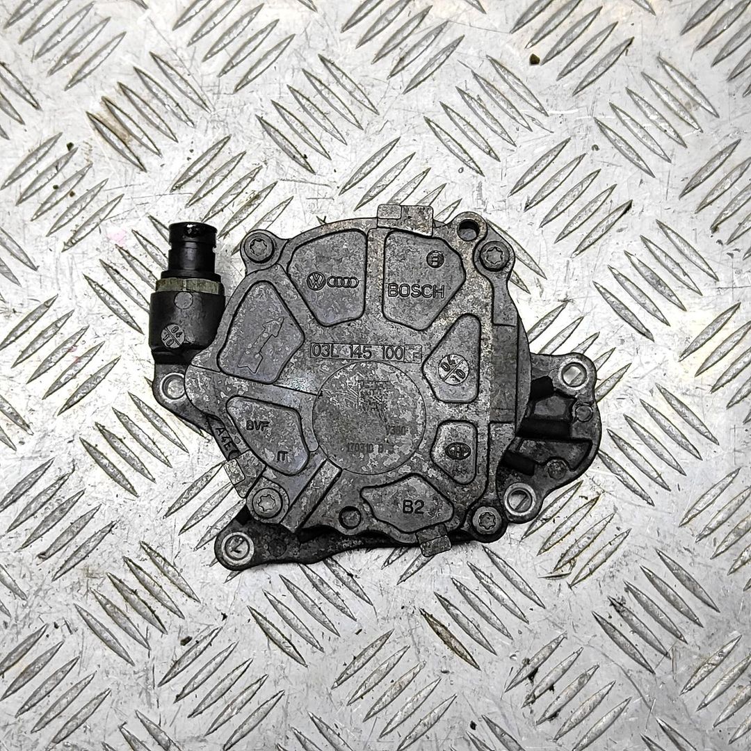 насос вакуумный Volkswagen Passat B6 2009, 2.0 л., CBDA, дизель, МКПП, передний привод, 03L145100F - фото №1