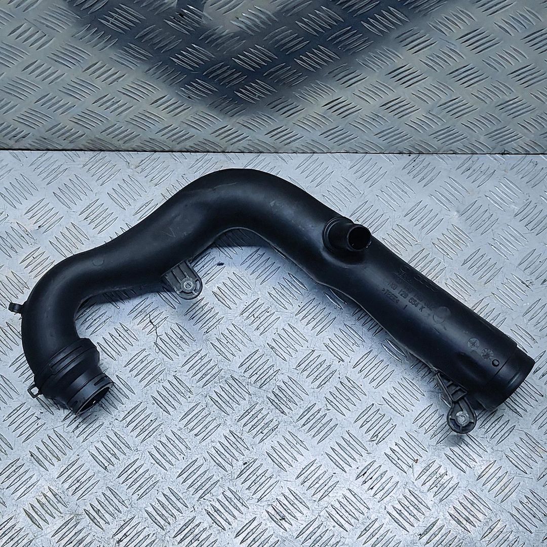 патрубок интеркулера Volkswagen Golf 5 поколение 2008, 2.0 л., TDi, BKD, дизель, АКПП, передний привод, 446143602 - фото №1