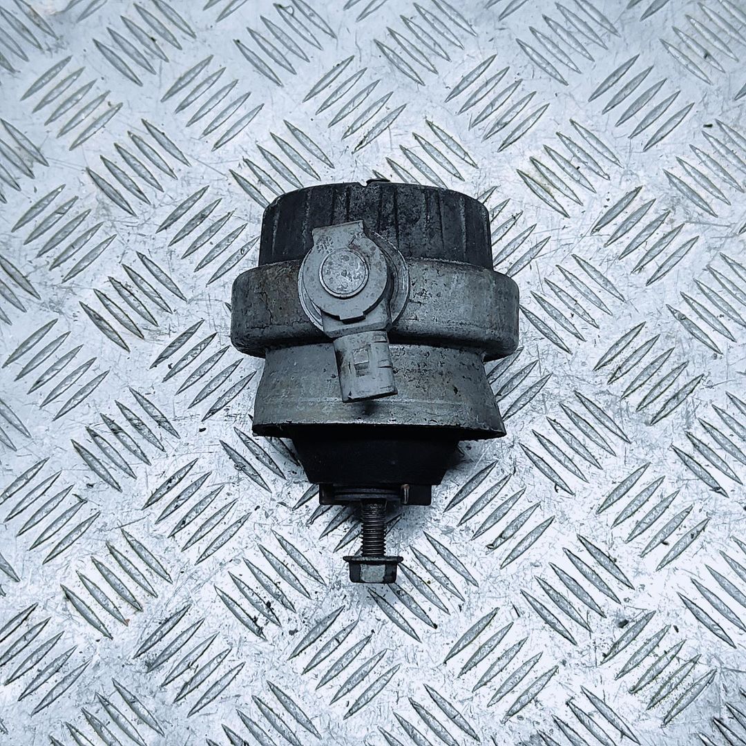 подушка крепления двигателя Audi A6 4F/C6 2007, 2.0 л., CAHA, дизель, АКПП, 4F0199379BK - фото №1