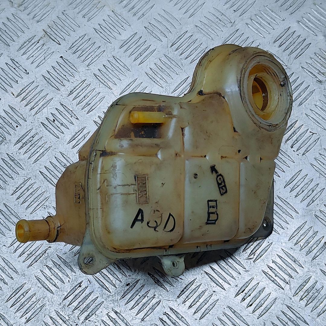 бачок расширительный Audi A6 4B/C5 1999, 2.4 л., i, бензин, 8D0121403L - фото №1