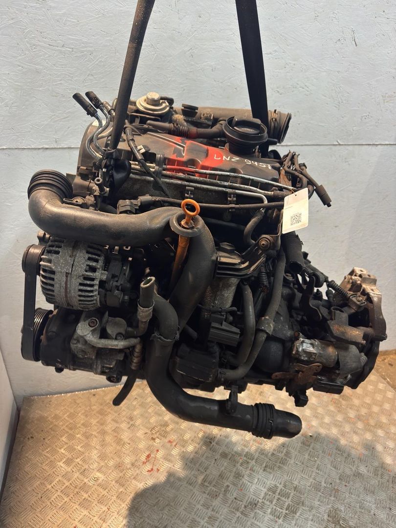 двигатель Volkswagen Golf 5 поколение 2007, 1.9 л., TDi, BXE, дизель, 5МКПП, передний привод, BKC, BXE - фото №1