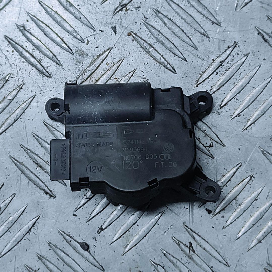 моторчик заслонки печки Audi Q7 4L 2006, 3.0 л., TDi, BUG, дизель, АКПП, бежево-серый, внедорожник 5 дв., полный привод, правый руль, 52411483R04, 3093694, 110706 - фото №1