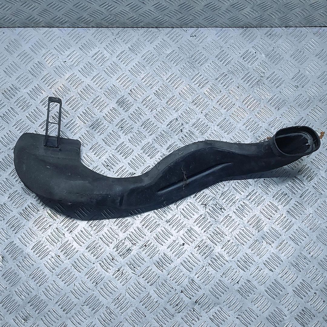 воздухозаборник Opel Astra J 2012, 1.7 л., CDTi, A 17 DTE, дизель, 6МКПП, белый, передний привод, правый руль, 13307080, 1054923S02, 315875880 - фото №1